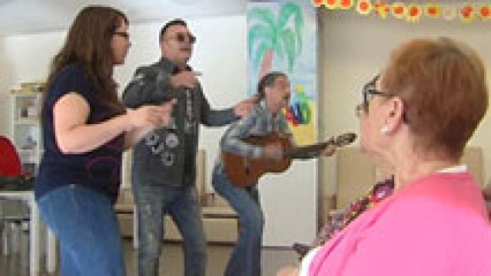 Telediario 1 - Una versión de la canción 'Chiquilla' para mostrar el poder de la música contra el alzheimer