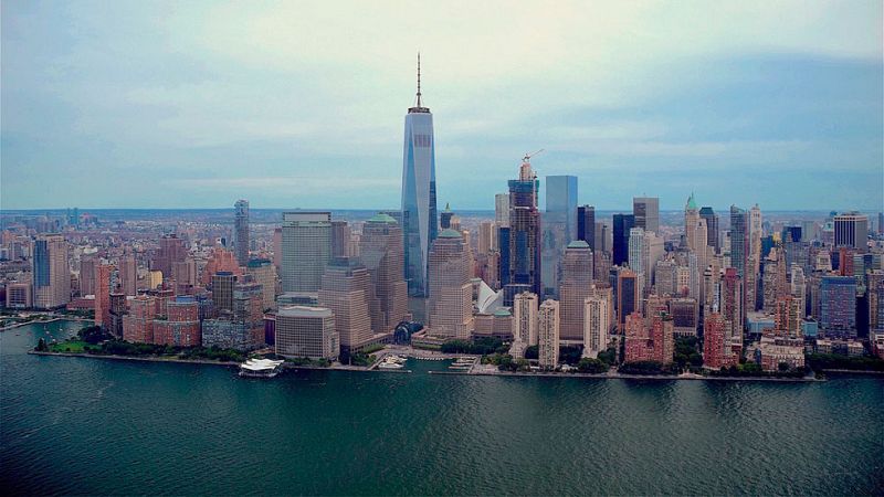 Un malagueño bordea la isla de Manhattan a nado