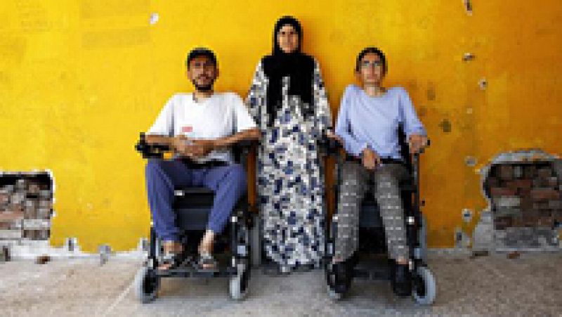 En silla de ruedas,  2.500 km desde el infierno sirio hasta Grecia