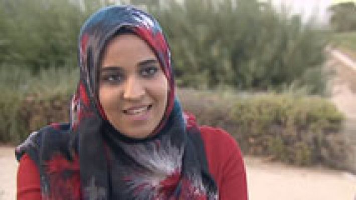 La Conselleria de Educación respalda a la joven que reclamaba poder asistir a clase con hijab en Valencia
