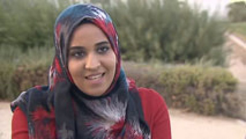 La conselleria de Educación da la razón a la joven que reclamaba poder asistir a clase con hijab en Valencia