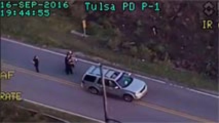 Telediario 1 - La Policía mata a tiros a un hombre negro desarmado al que se le había averiado la camioneta en Tulsa