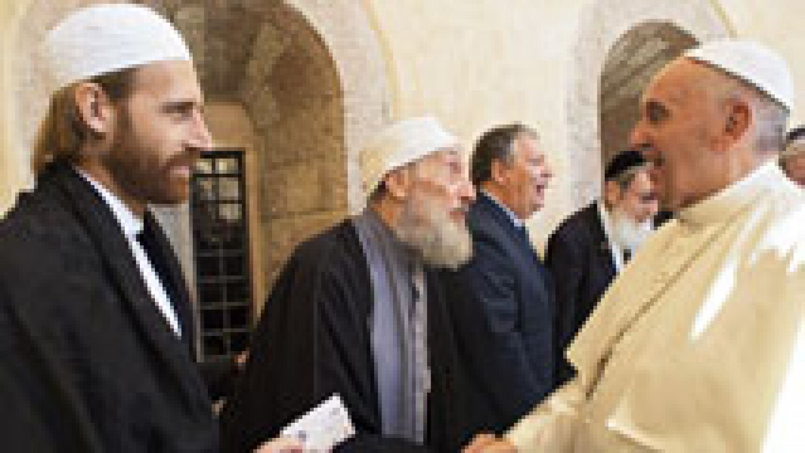 Telediario 1: El papa Francisco abraza a los líderes de otras religiones reunidos para orar en Asís | RTVE Play