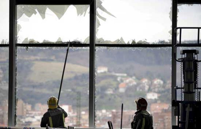 Las Fuerzas de Seguridad buscan a tres personas por el atentado en la sede de ETA en la sede de EITB.