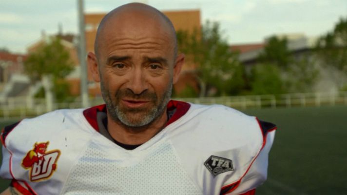 Desafía tu mente - Antonio Lobato juega al fútbol americano