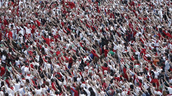Telediario 1 - El juez mantiene en prisión a los cinco acusados de la violación en Pamplona