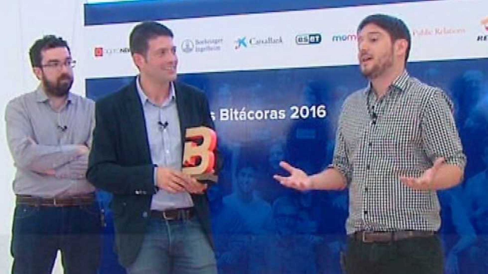 Cámara abierta 2.0 - Premios y Escuela Bitácoras; la campaña de CEAR, Nuestro Mediterráneo; Crónicas de nuestro tiempo (1934 - 2016) y Fernando Cayo en 1minutoCOM - ver ahora