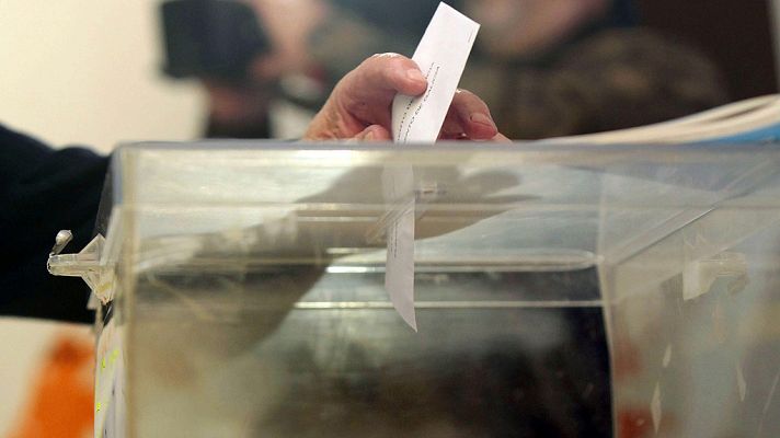 Telediario 1 - Unos 2,7 millones de gallegos votan en las elecciones autonómicas del 25S
