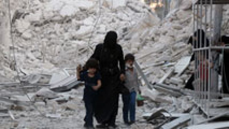 Alepo se queda sin agua por los bombardeos, que causan decenas de muertos