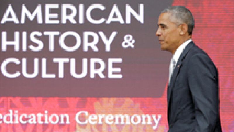  Obama inaugura con "la campana de la libertad" el museo afroamericano de EEUU