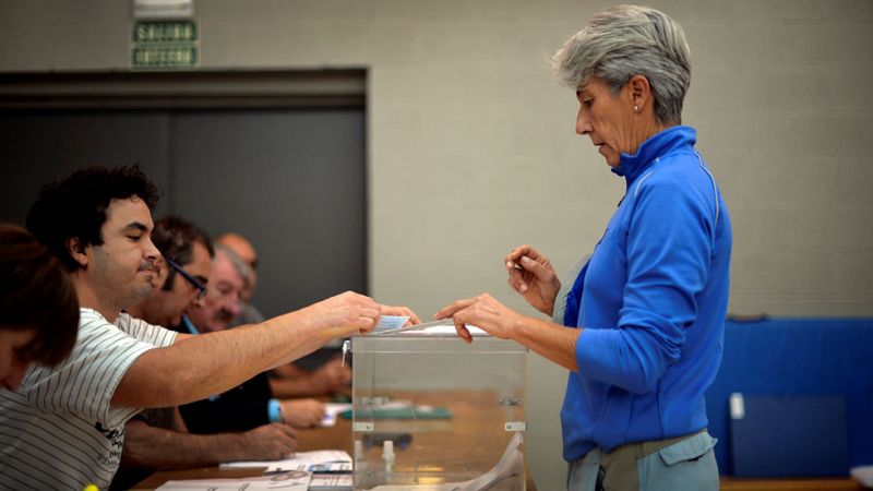 La participación en Euskadi es del 44,4% a las 17:00 horas, 2,8 puntos menos que en las elecciones de 2012