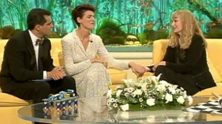 Enrique Iglesias, Mia Farrow y Núria Roca