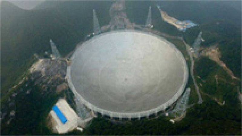 China ha puesto en marcha el mayor radiotelescopio del mundo, una gigantesca instalación de quinientos metros de diámetro que busca ayudar a entender el universo y con el que Pekín quiere potenciar su presencia y su prestigio en la ciencia internacio