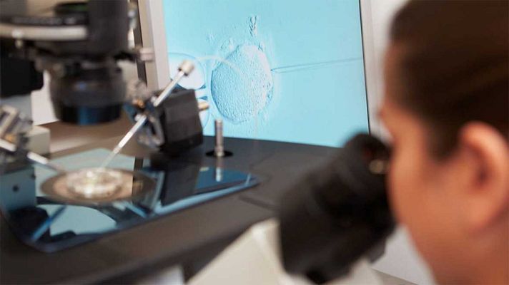 Telediario 1 - Nace el primer bebé del mundo con tres padres genéticos