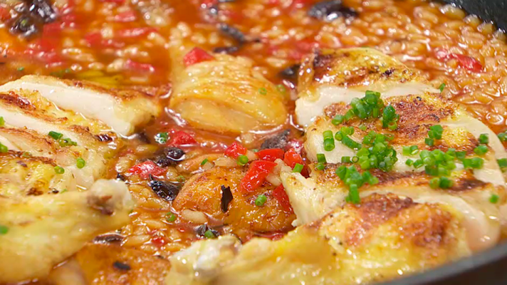 RTVE Cocina - Receta de arroz de picantón y aceitunas muertas