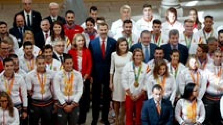 Felipe VI recalca el "orgullo" por los deportistas olímpicos y paralímpicos