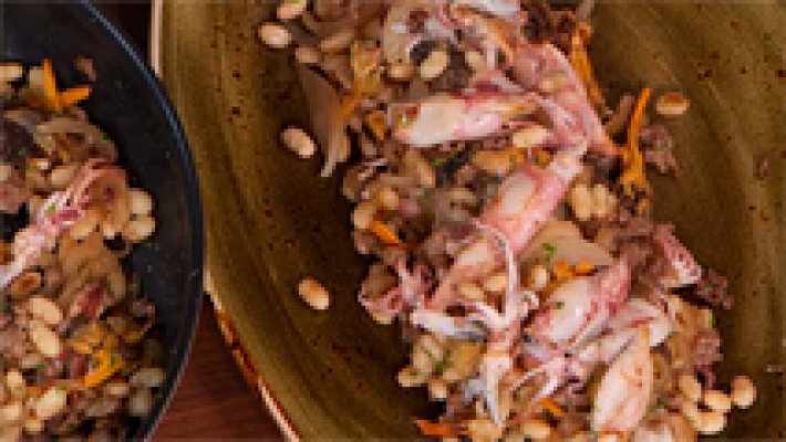 RTVE Cocina - Receta de salteado de alubias, chipirones y setas