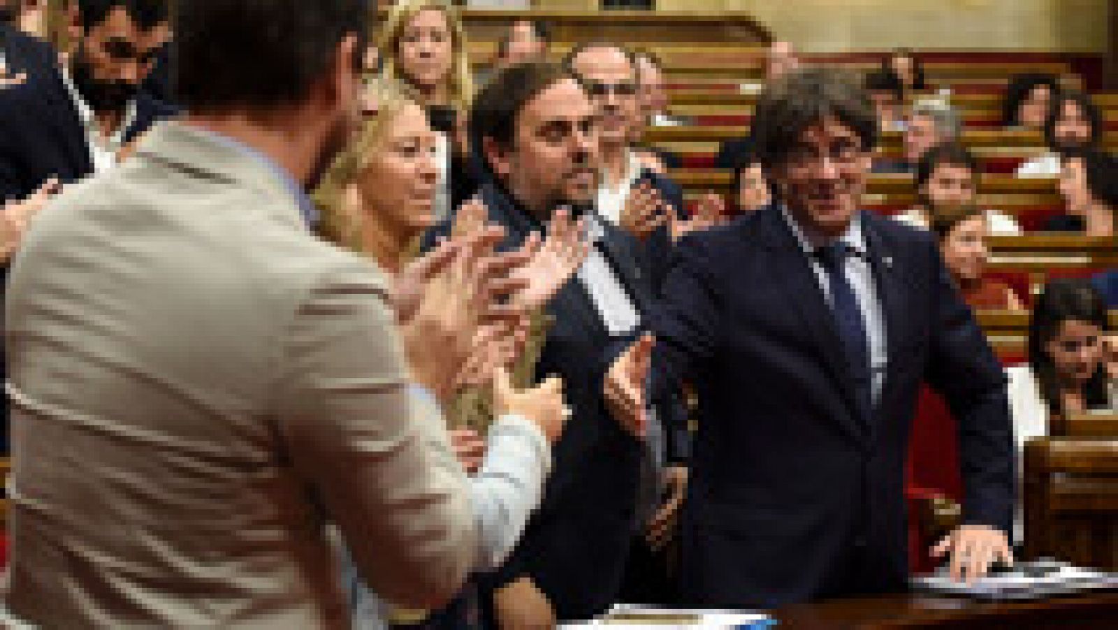 Telediario 1: Puigdemont evita nuevas elecciones en Cataluña gracias al apoyo de la CUP | RTVE Play