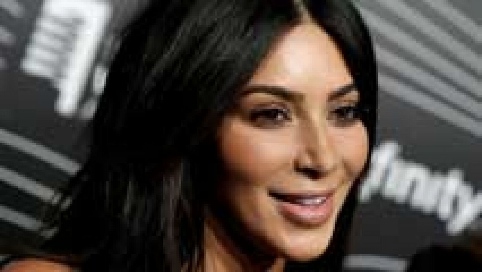 Telediario 1: Kim Kardashian sufre un robo en París por valor de varios millones de dólares | RTVE Play
