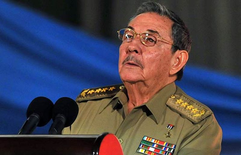  Raúl Castro hace un guiño a Obama tras el 50 aniversario de la Revolución