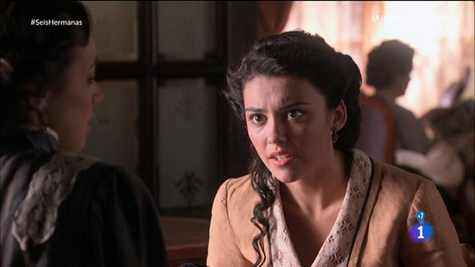 Elisa le dice a Sofía que le oculte la verdad a Carlos