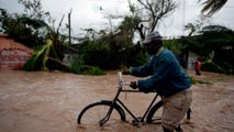 El huracán Matthew deja al menos siete muertos en el Caribe y se dirige ya hacia Florida