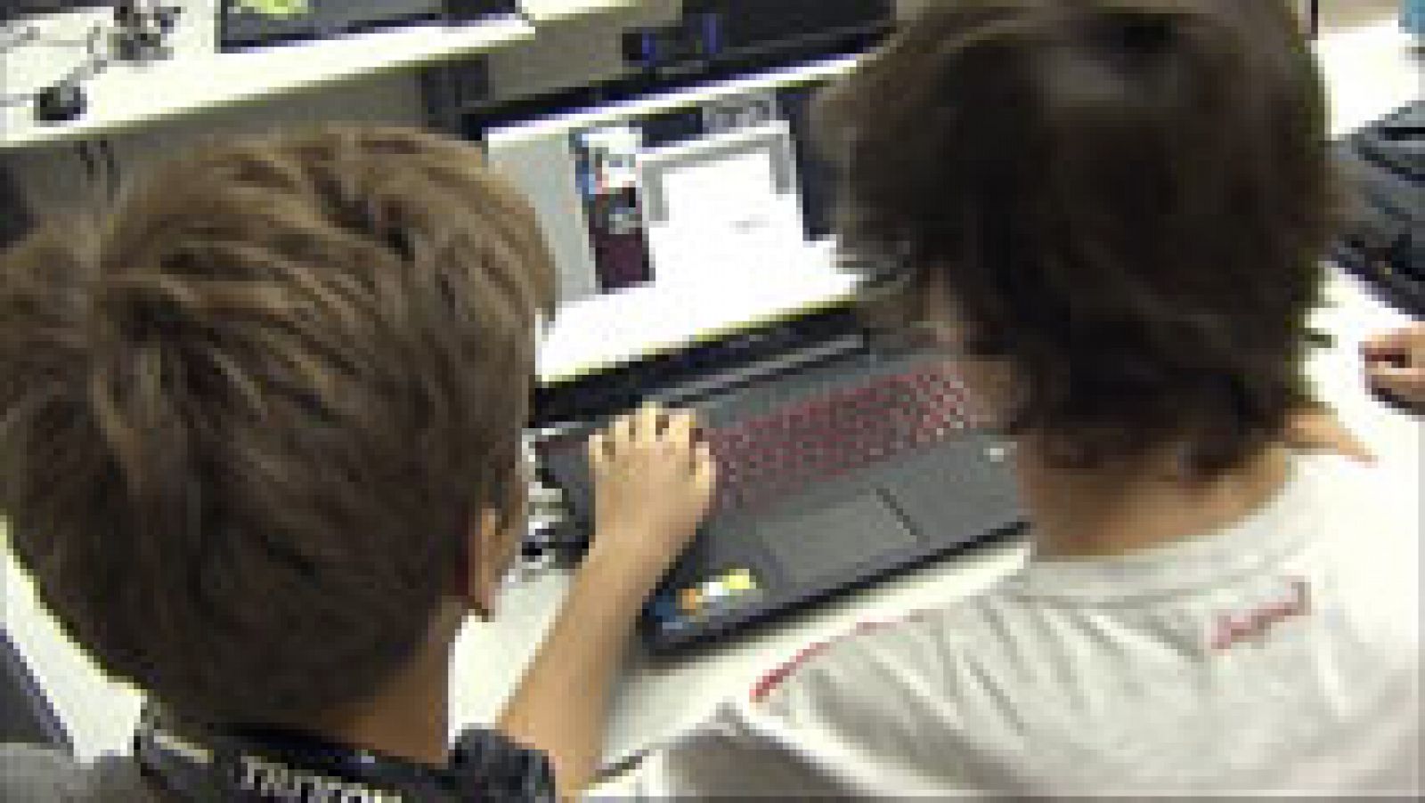 Telediario 1: Cómo los padres pueden evitar los riesgos de internet para sus hijos | RTVE Play