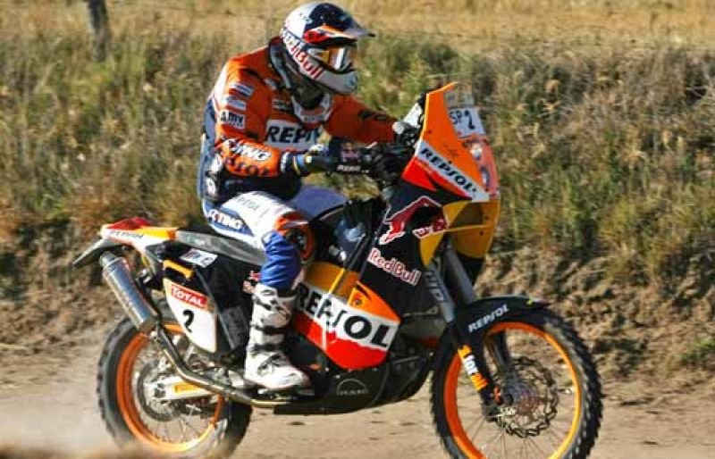 El español Marc Coma, uno de los principales favoritos a alzarse con el triunfo final en motos, se ha alzado con la victoria en la primera etapa del Dakar.