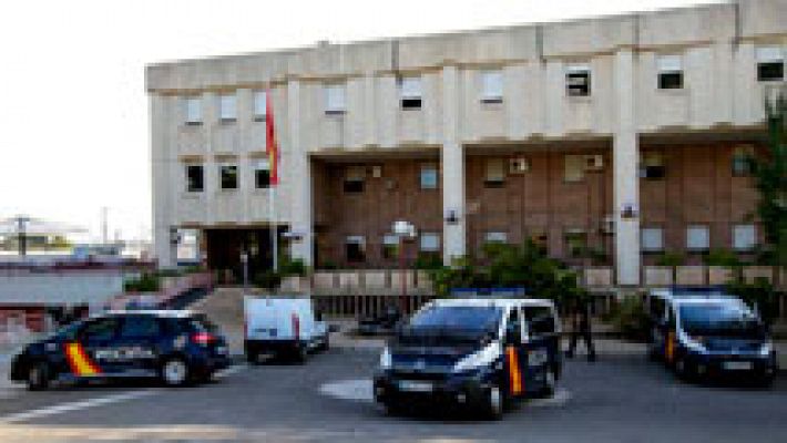 Telediario 1 - La Policía busca a 26 huidos del CIE de Sangonera en Murcia