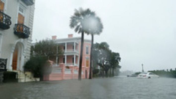 El huracán Matthew avanza por la costa este de EE.UU.
