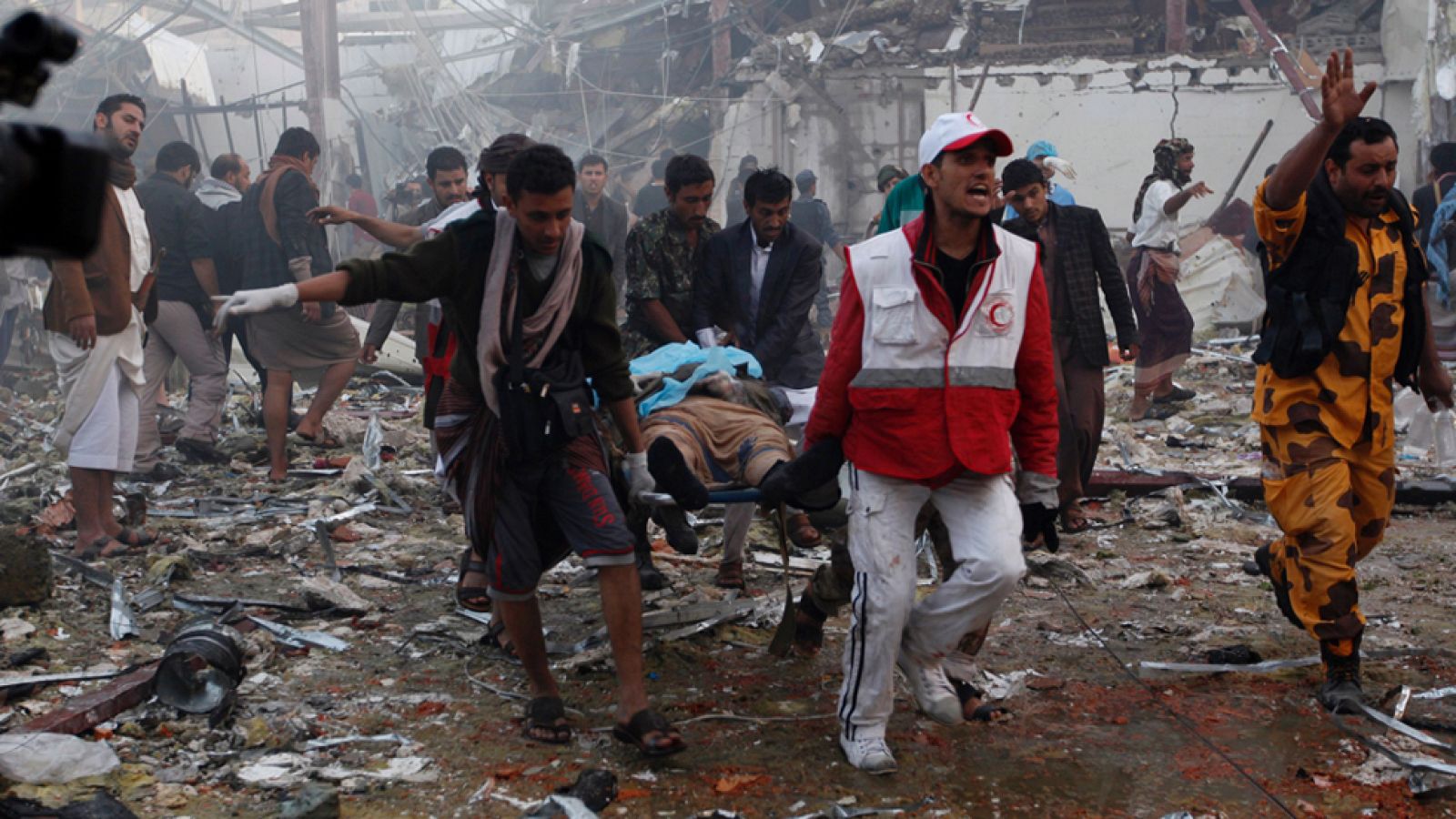 Telediario 1: Un misil provoca un centenar de muertos en Yemen  | RTVE Play