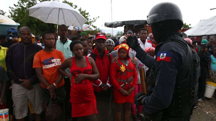 Telediario 1 - La ayuda humanitaria comienza a llegar a Haití