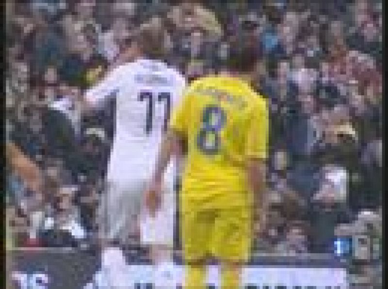 Lass y Huntelaar no han sido decisivos en la victoria del Real Madrid, pero todas las miradas estaban puestas en ellos. Al final Casillas y Robben han sido los artífices de la victoria blanca.