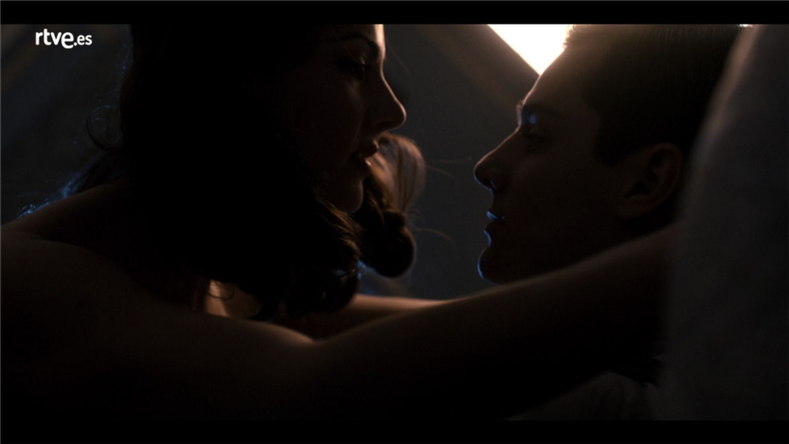 La sonata del silencio - Basilio y la mujer del Kaiser, en la cama - La sonata del silencio | Ver