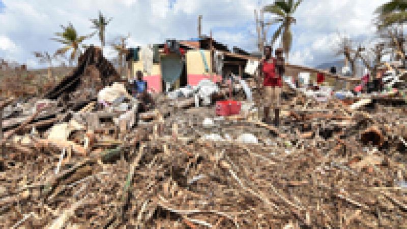 Huracán Matthew - Haití entierra a sus muertos y recibe ayuda humanitaria