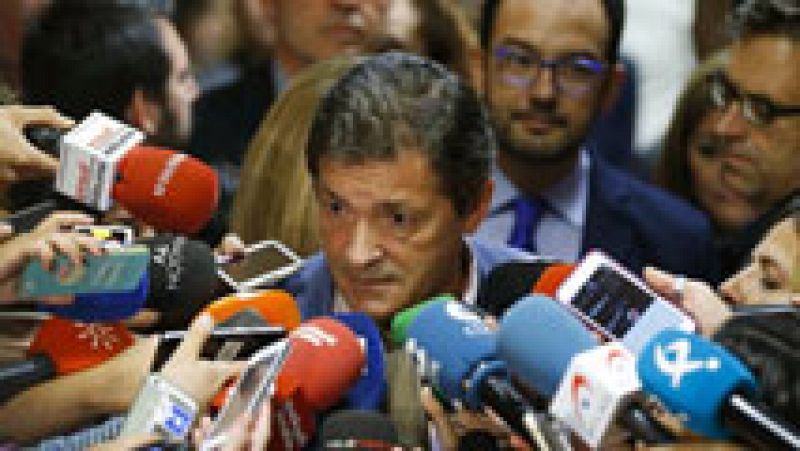 Javier Fernández reconoce las dificultades para girar al PSOE hacia la abstención 