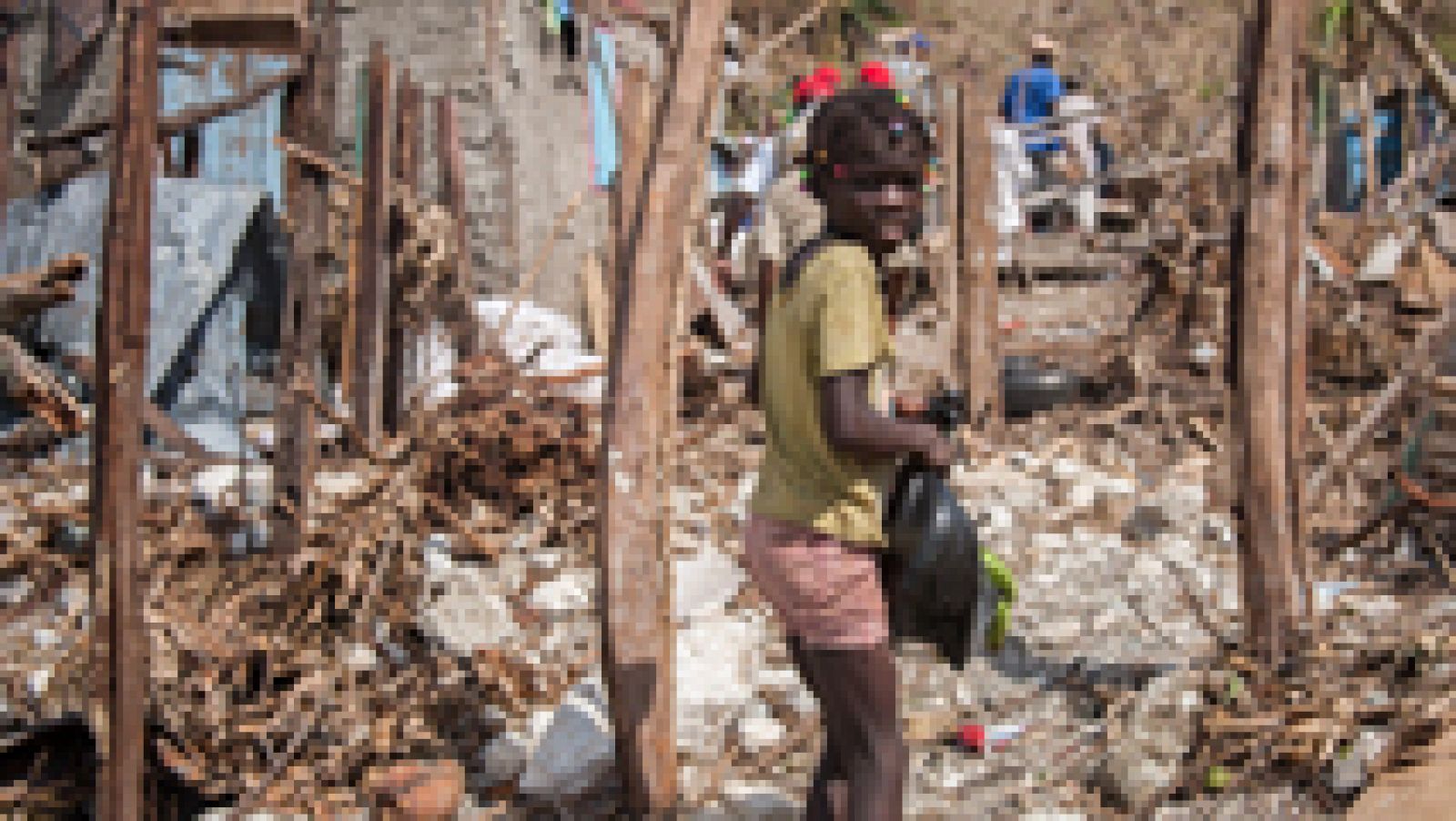 Telediario 1: El huracán Matthew deja sin escuela a 100.000 niños en Haití mientras la falta de suministros y agua potable dispara el riesgo de cólera | RTVE Play