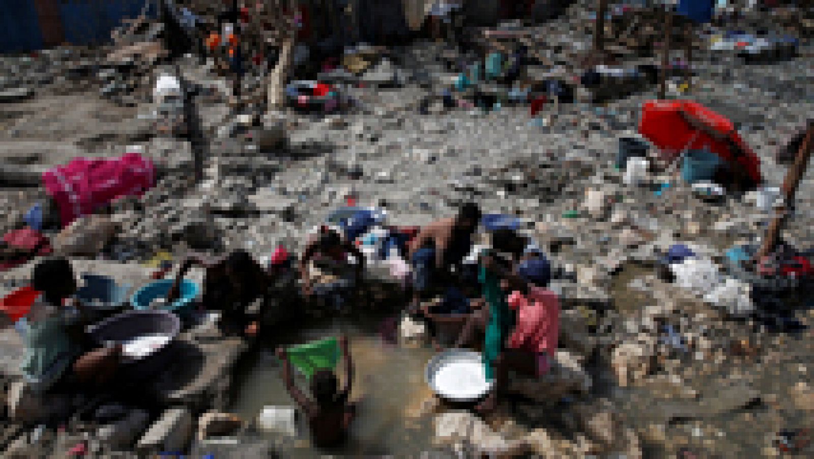 Telediario 1: Una semana después del paso del huracán Matthew, Haití sigue sumida en el caos y el riesgo de cólera | RTVE Play