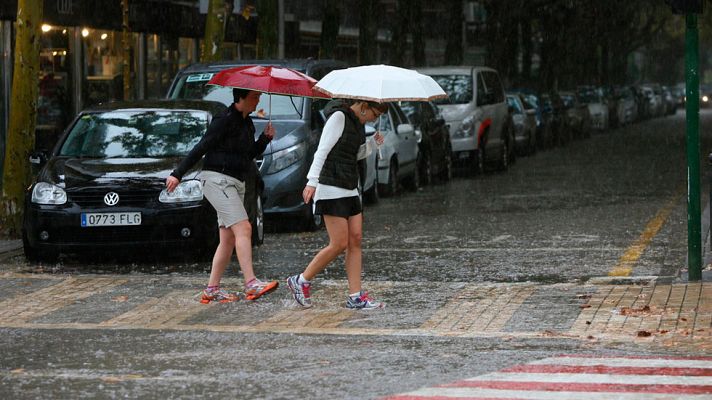 Telediario 1 - Llegan las lluvias a toda la península tras las primeras semanas de otoño