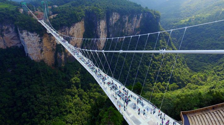 Telediario 1 - Reabren en China el puente de cristal más alto y largo del mundo