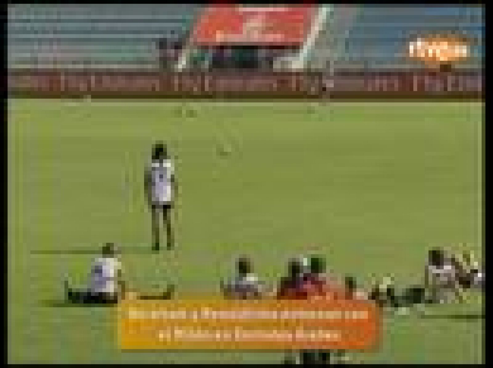 Beckham y Ronaldinho entrenan en Emiratos Árabes | Ver