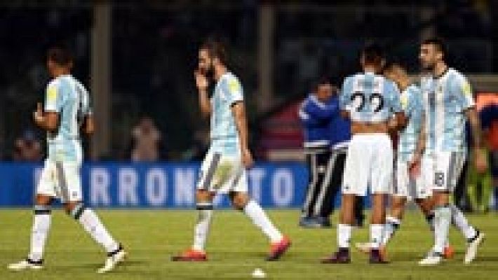 La prensa argentina culpa a Messi de la derrota de la Albiceleste, a pesar de no jugar
