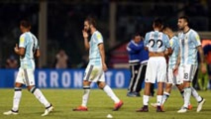 Telediario 1 - La prensa argentina culpa a Messi de la derrota de la Albiceleste, a pesar de no jugar