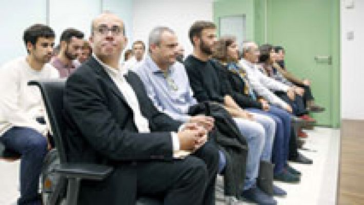 Telediario 1 - La Fiscalía ve desobediencia en la decisión del Ayuntamiento Badalona de abrir en la Fiesta Nacional