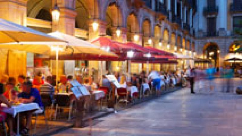 Barcelona suspende la concesión de licencias para abrir bares y locales turísticos en el distrito de Ciutat Vella