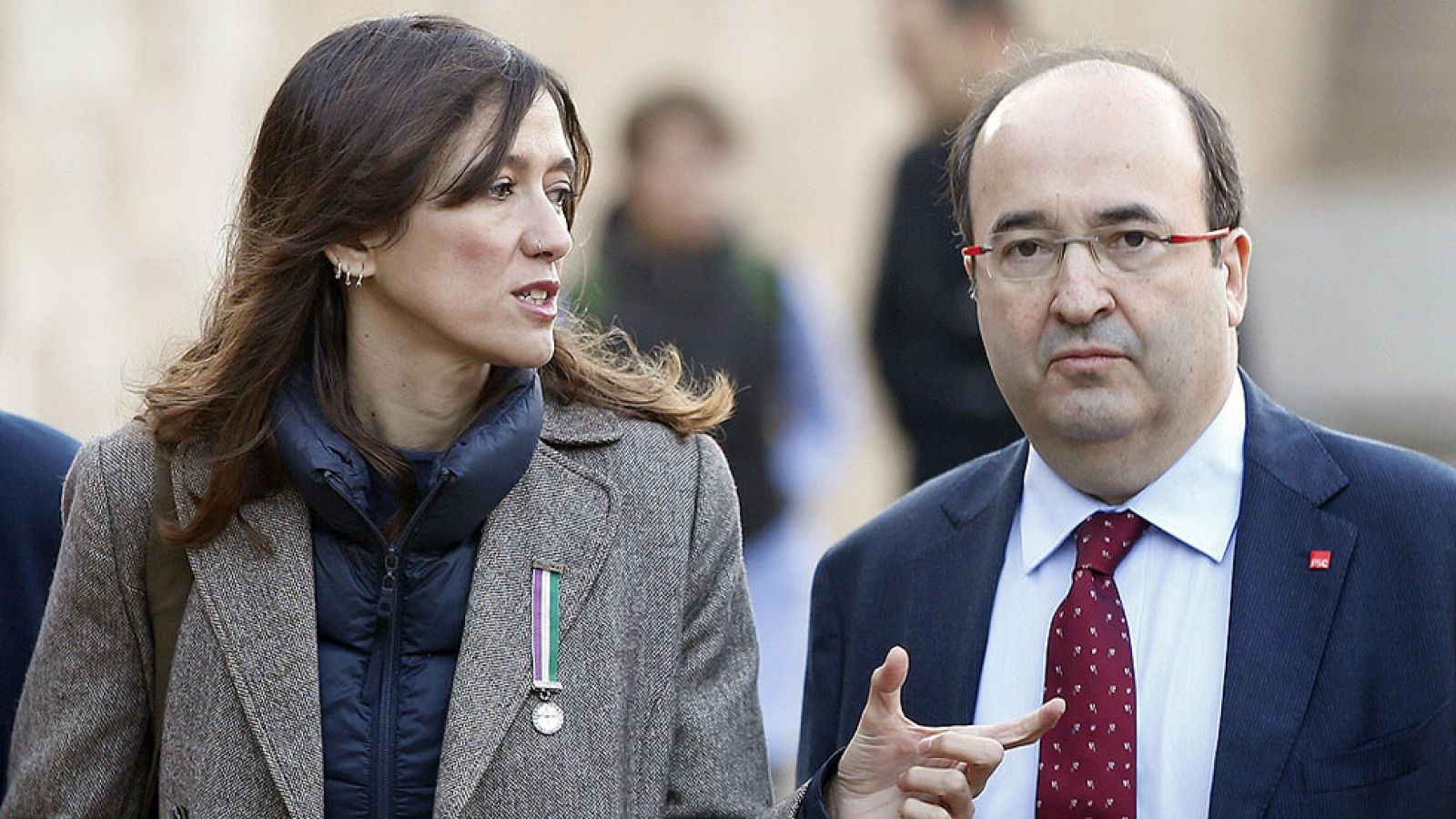 Los militantes del PSC eligen entre Iceta y Parlon para liderar el partido