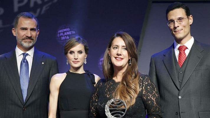 Informativo 24h - Entrevista en el Canal 24 Horas a la ganadora y al finalista del Premio Planeta