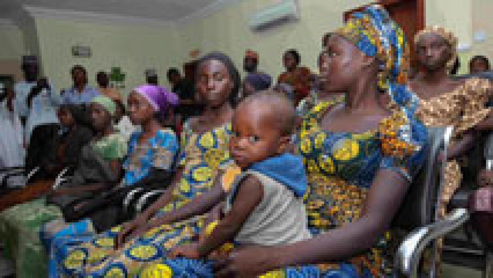 Telediario 1: Regresan con sus padres 21 niñas secuestradas por Boko Haram | RTVE Play