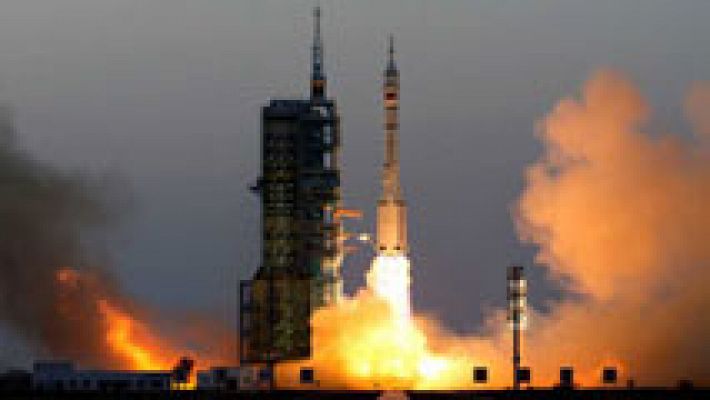 Telediario 1 - China lanza con éxito la "Shenzhou XI", su sexta misión espacial tripulada