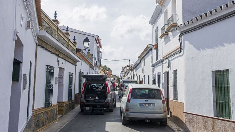 Minuto de silencio en Olivares en repulsa por la muerte de una mujer a manos de su pareja